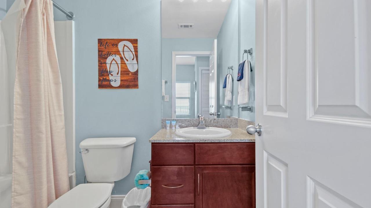 Laketown Wharf 1025 Apartment