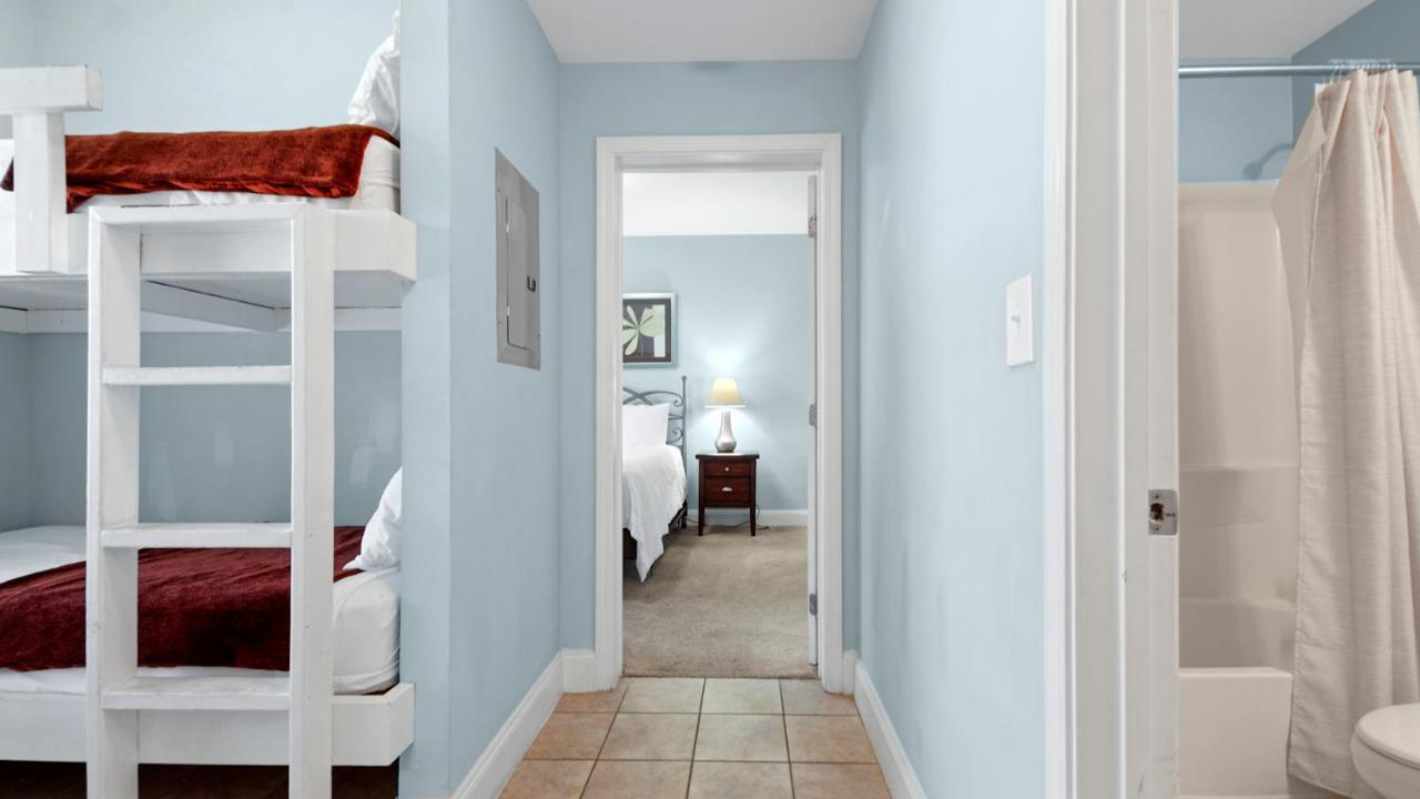 Laketown Wharf 1025