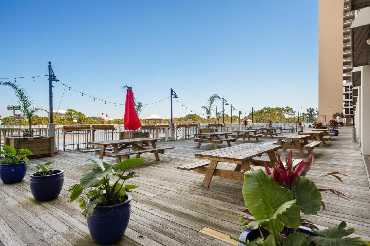 Apartment Laketown Wharf 1025