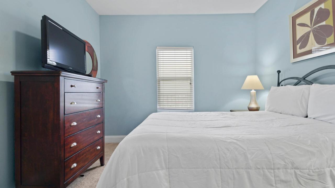 Laketown Wharf 1025 Apartment *